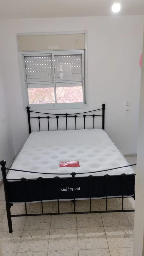 מיטה זוגית ברזל צבע שחור בזול - אליס