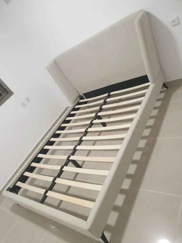 מיטה זוגית ללא ארגז מצעים עם רגליים גבוהות צבע שמנת - מאיה