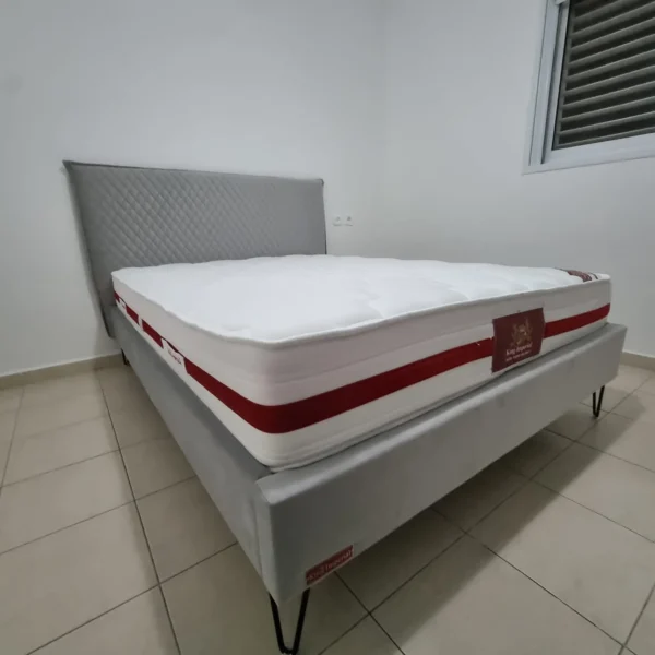 מיטה זוגית ללא ארגז עם רגליים גבוהות צבע אפור בהיר - ולנסיה