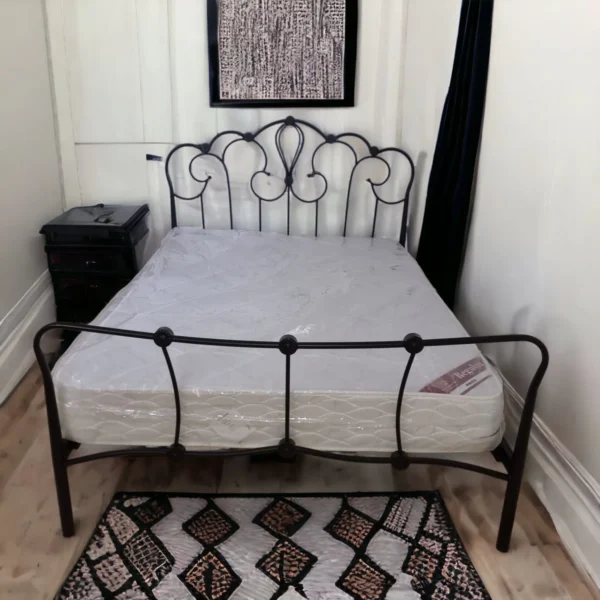 מיטה זוגית ברזל צבע שחור