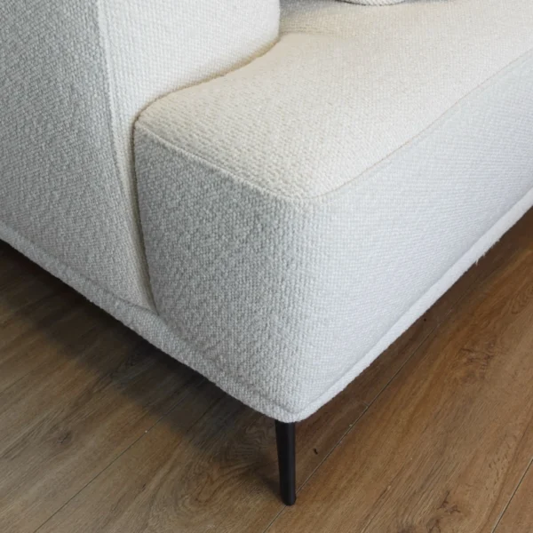 ספה מפנקת AMORE צבע שמנת רגליים גבוהות (4)