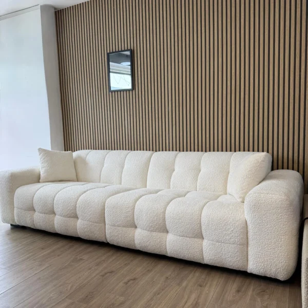 ספה מעוצבת בד בוקלה צבע שמנת 2 חלקים איכותית עם הדום - פרסטיגו