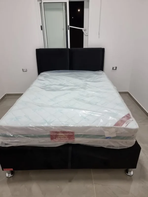 מיטה זוגית עם ארגז מצעים גדול רגליים גבוהות צבע שחור - זוהר