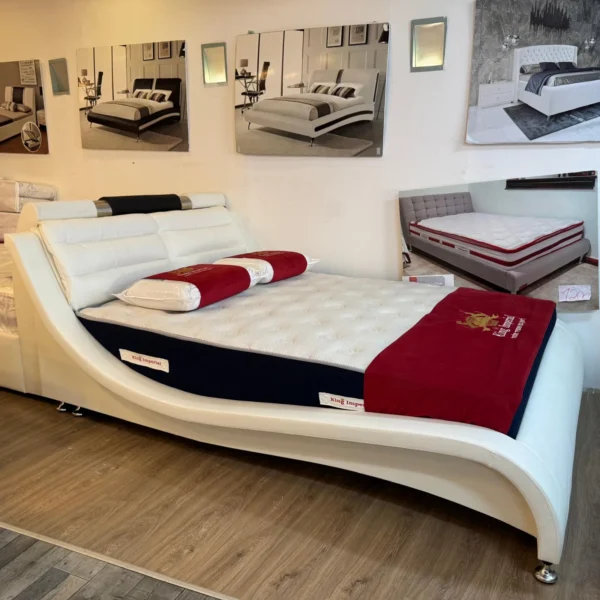 מיטה זוגית דמוי עור לבן רגליים גבוהות - פאלמה