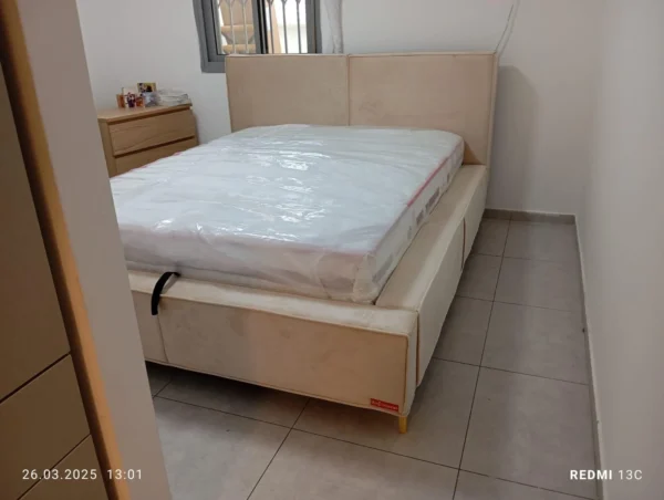 מיטה זוגית עם ארגז מצעים צבע שמנת רגליים גבוהות או רגליים נמוכות - שיק