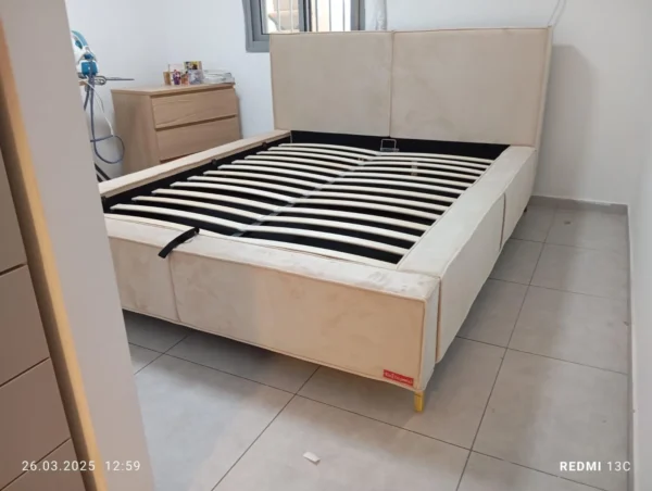 מיטה זוגית עם ארגז מצעים צבע שמנת רגליים גבוהות או רגליים נמוכות - שיק