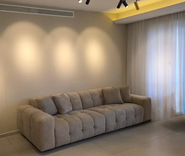 ⁦ספה מעוצבת Prestigio צבע קפה⁩ – תמונה ⁦4⁩