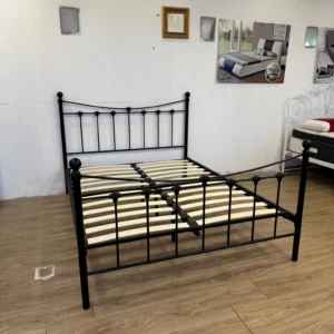 מיטה זוגית מברזל דגם Alice - צבע שחור